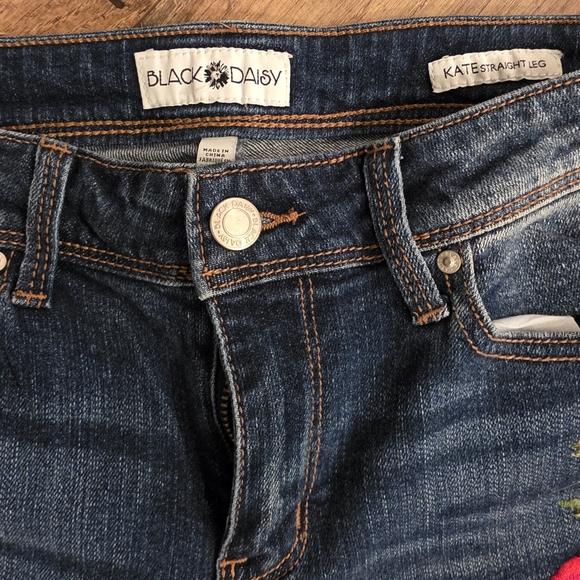 Stylish Women's Straight Leg Jeans with Red Floral Design - Picture 6 of 7